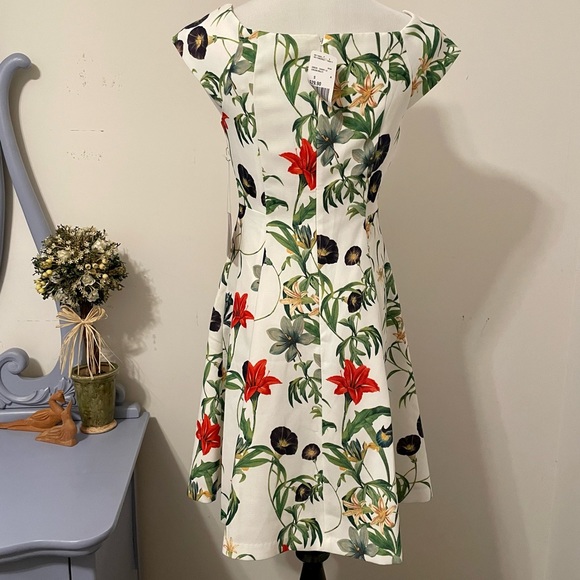 NWT Forever 21 Contemporary floral dress - Picture 4 of 9